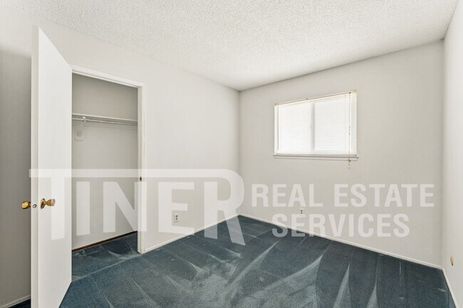 Building Photo - 3729 Moonbeam Dr