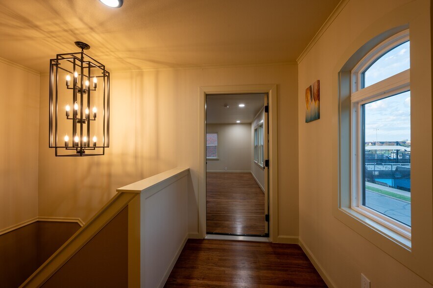 Building Photo - 718 S Columbia Ave