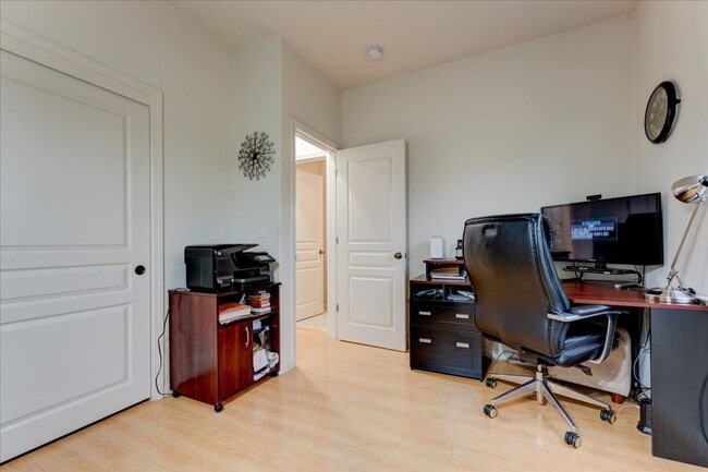 Building Photo - UPGRADED HOME IN HIGHLY CENTRAL SETTING.  RARE 3-BED/3-BATH FLOOR PLAN!