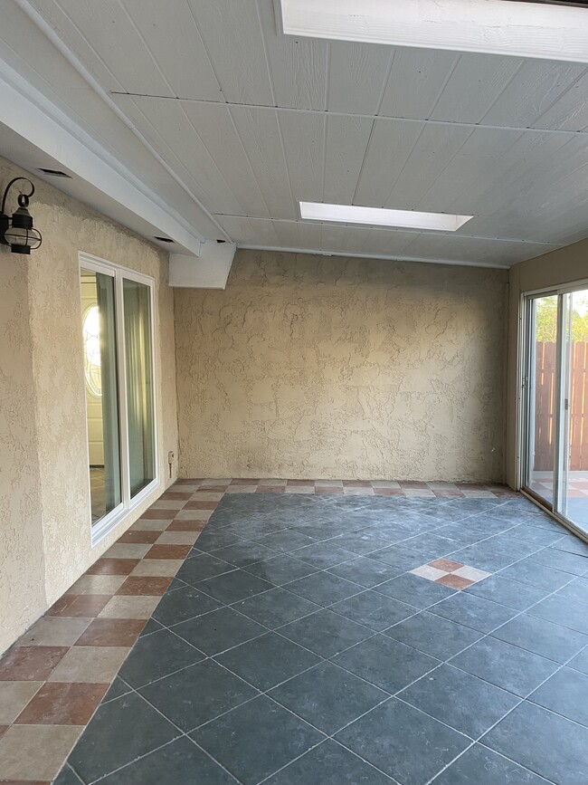 Sun room - 1305 E San Bernardino Ave