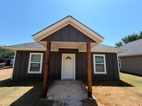 Building Photo - Charming 3-Bedroom Home with Modern Finishes