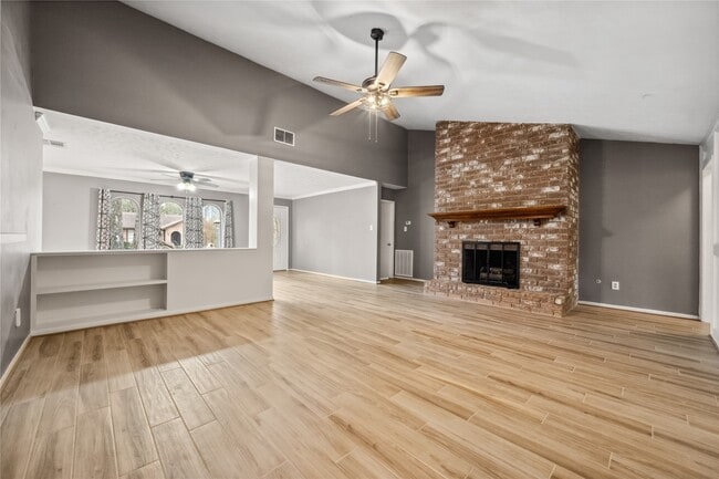 Building Photo - 2159 River Village Dr