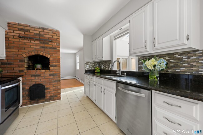 Building Photo - 25 Shelter Rock Rd