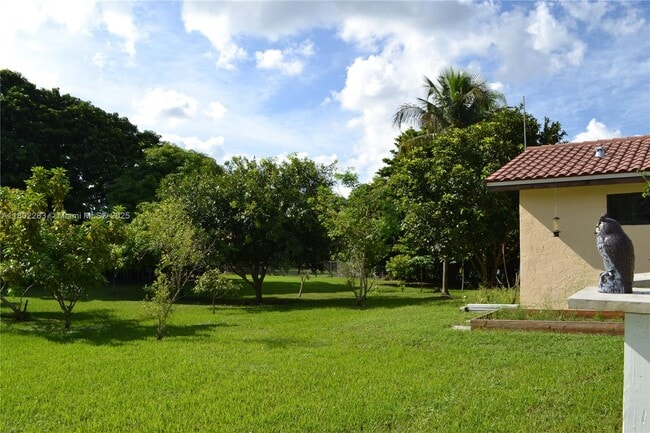 Building Photo - 5425 SW 190th Ave