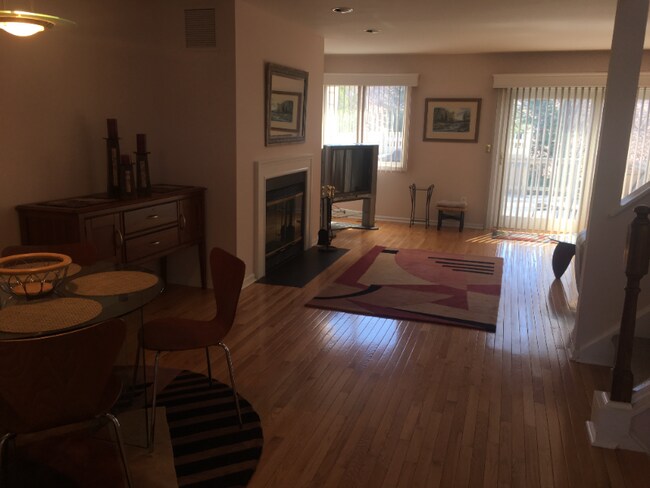 Building Photo - 135 Danbury Ct