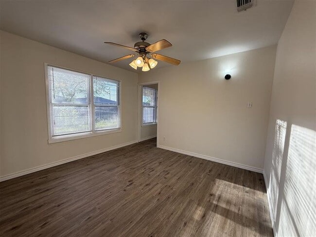 Building Photo - Charming 4-Bed Home — Freshly Rehabbed AVAILABLE NOW!