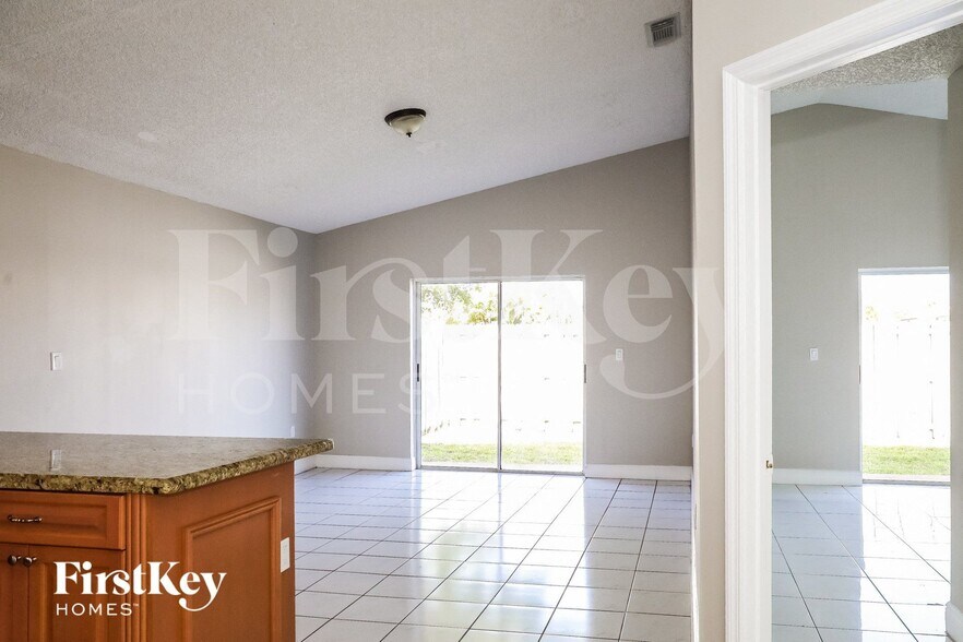 Building Photo - 5860 SW 150th Ave