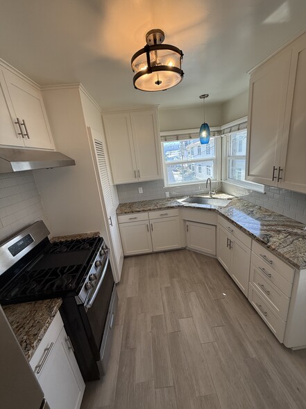 Upgraded Kitchenw with granite counters and stainless appliances - 811 S Catalina Ave