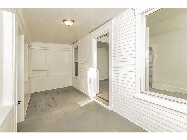 Building Photo - 250 N Irving Ave