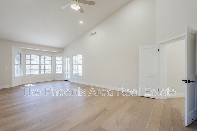 Building Photo - 1531 E Silverwood Dr