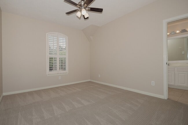 Building Photo - 79 E French Oaks Cir