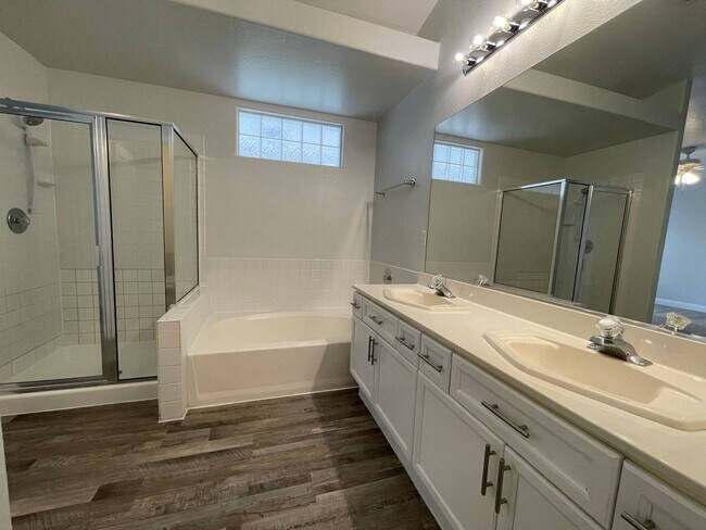 Building Photo - Charming Single-Story Home with 3-Car Gara...