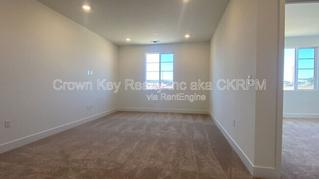 Building Photo - 120 Adriana Dr