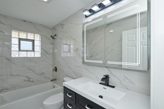 Building Photo - 8544 W Roseview Dr