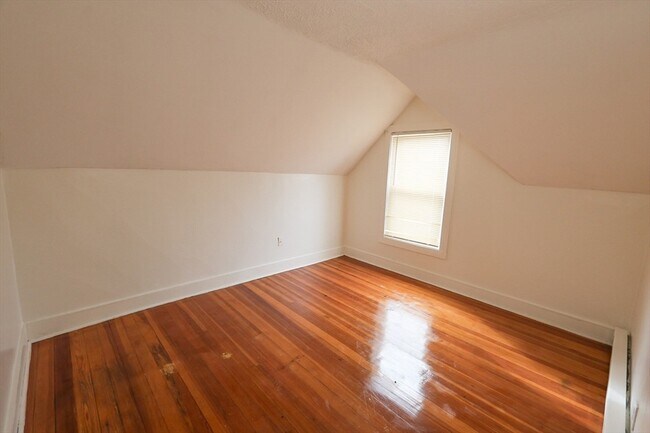 Building Photo - 498 Whipple St