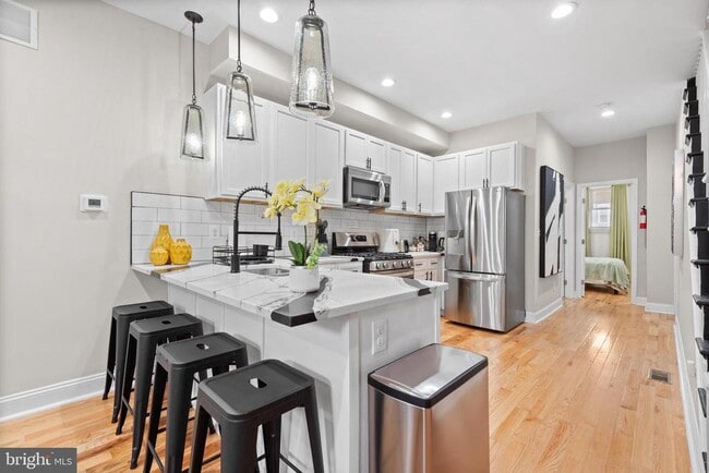 Building Photo - 2219 E Chase St