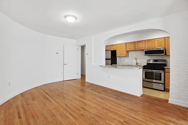 Building Photo - 113 Sussex St