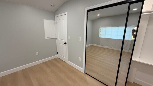 Building Photo - EPIC REA: Charming 2 Bed/ 1 Bath Home in O...