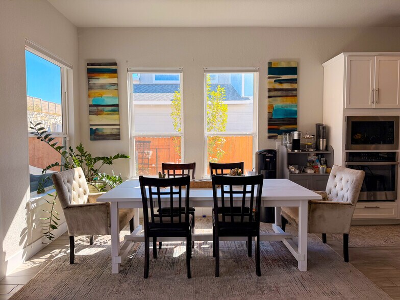 Building Photo - 11001 Charger Way