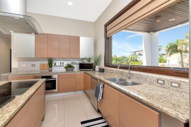 Building Photo - 3340 Hibiscus Dr W