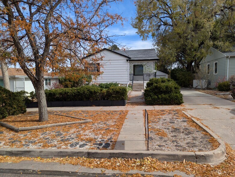 Front - looks like house but is duplex - 119 Farragut Ave