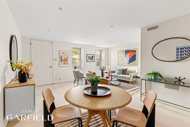 Building Photo - 240 E 61st St