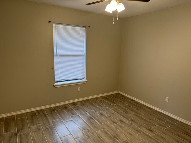 Building Photo - 4139 Stoneridge Dr