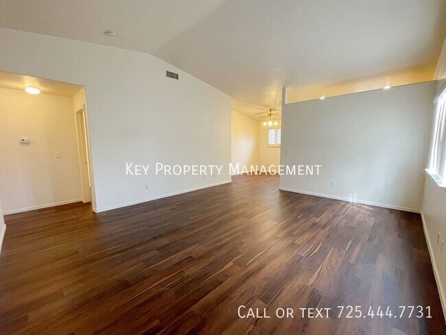 Building Photo - 1400+SF TOWNHOME W/ 1 CAR GARAGE AND ALL A...