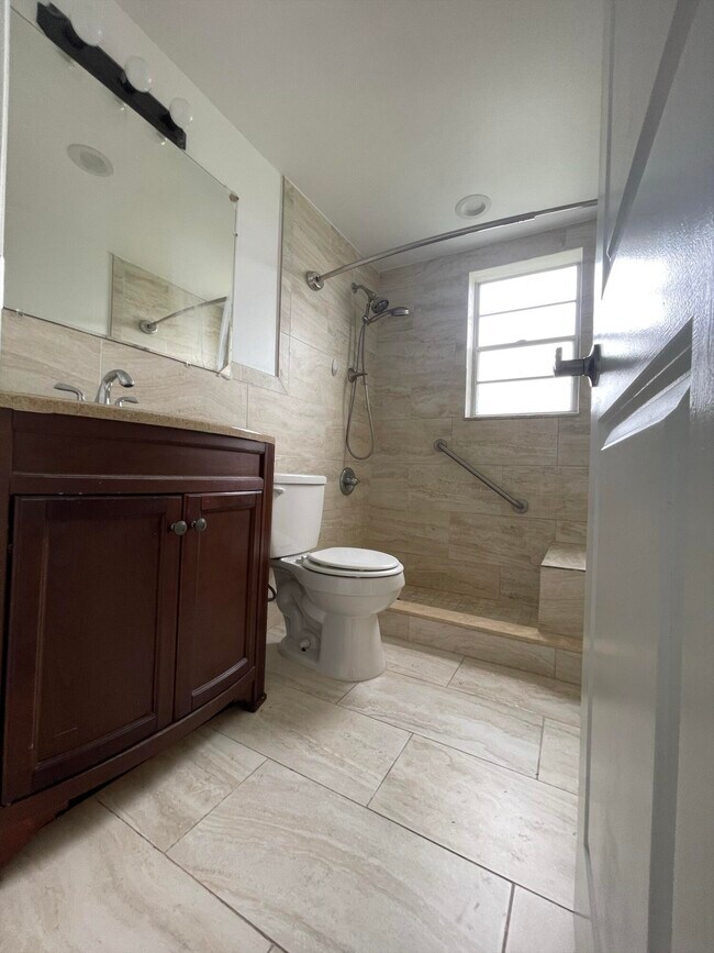 Building Photo - 172 Salisbury I