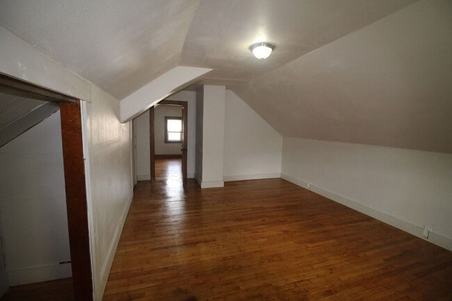 Building Photo - 3215 W Auer Ave