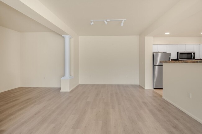 Building Photo - 1Bd/1Ba Bellevue Condo