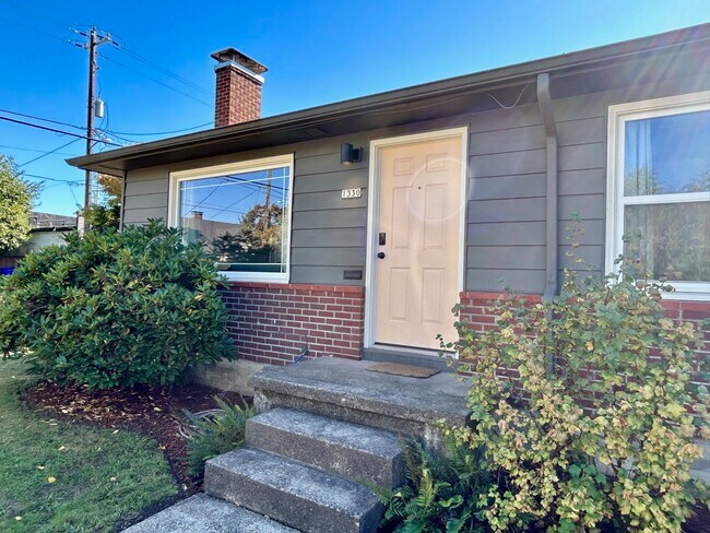 Building Photo - 1330 NE Church St