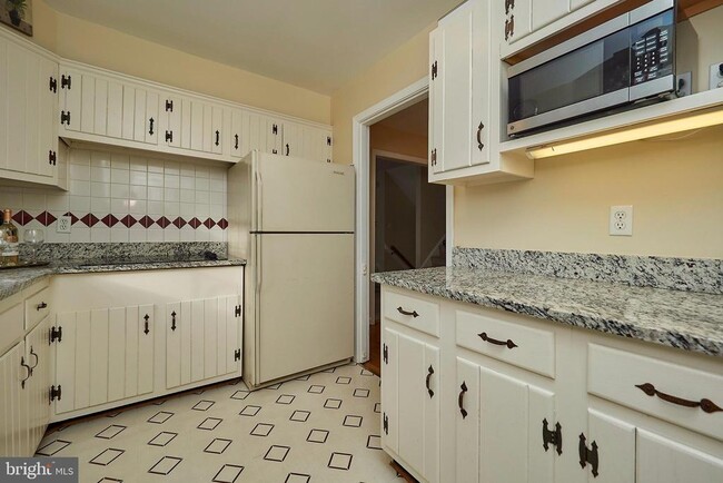 Building Photo - 3812 Wexford Dr