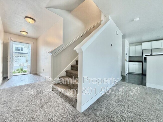 Building Photo - 15122 Gallant Dr