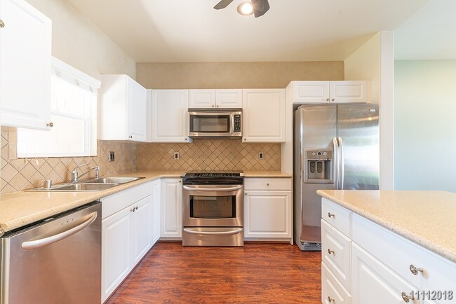 Building Photo - Fairways Edge, 3br/2.5ba w/yard (pets nego...