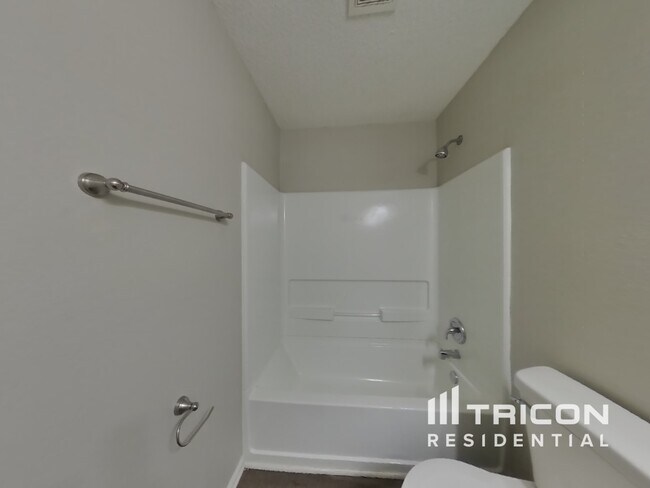 Building Photo - 2604 Woodfield Blvd