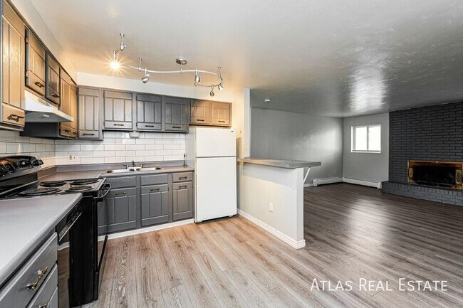 Building Photo - 2840 Montebello Dr W