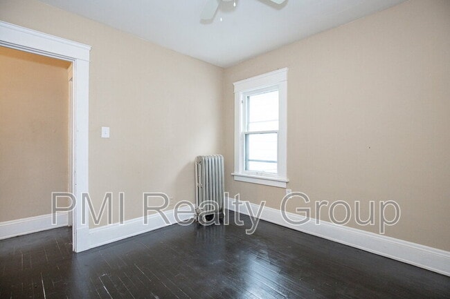 Building Photo - 888 Evangeline Rd