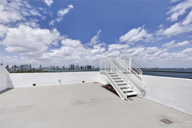 Building Photo - 1900 Sunset Harbour Dr