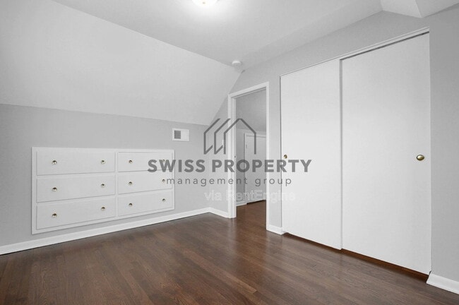 Building Photo - 2229 Middlehurst Dr