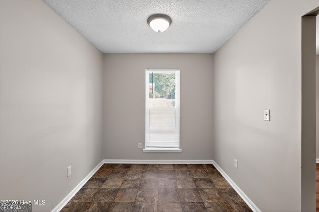 Building Photo - 3016 Mistletoe Ave
