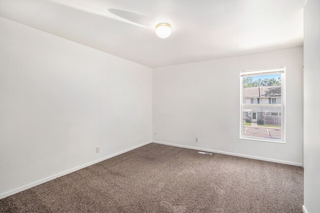 Building Photo - 3406 Kenbrooke Ct