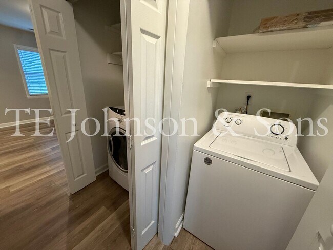 Building Photo - Modern Comfort with a Fenced Yard in Winston-Salem