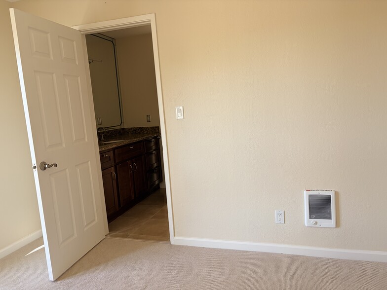 Building Photo - 590 El Dorado Ave