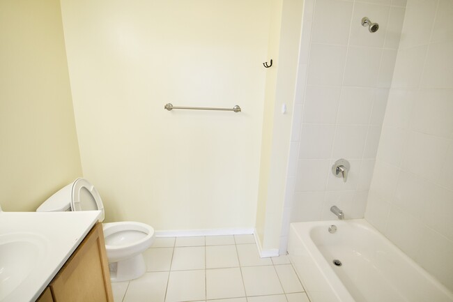 Building Photo - 1 E 8th St