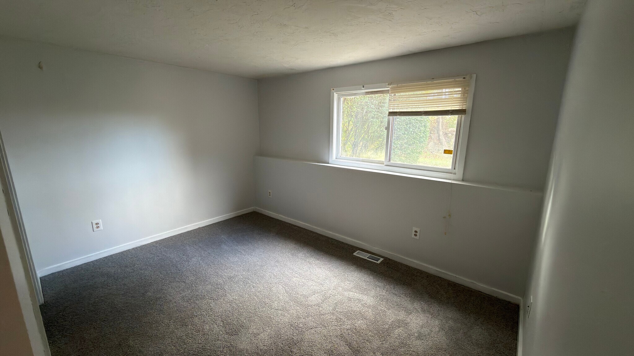 Building Photo - 189 Littleton Rd