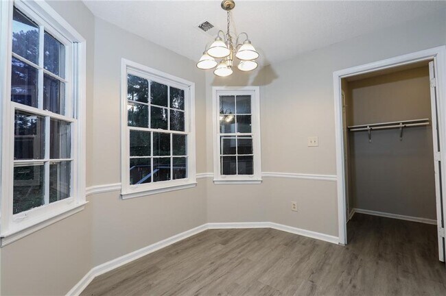 Building Photo - 3539 Tulip Dr