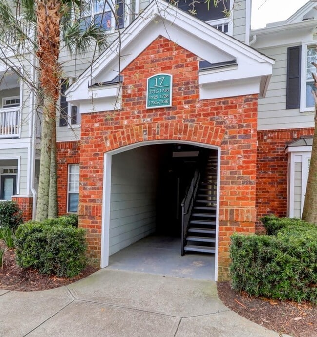 Building Photo - 45 Sycamore Ave