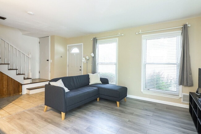 Building Photo - 21R Fernwood Dr