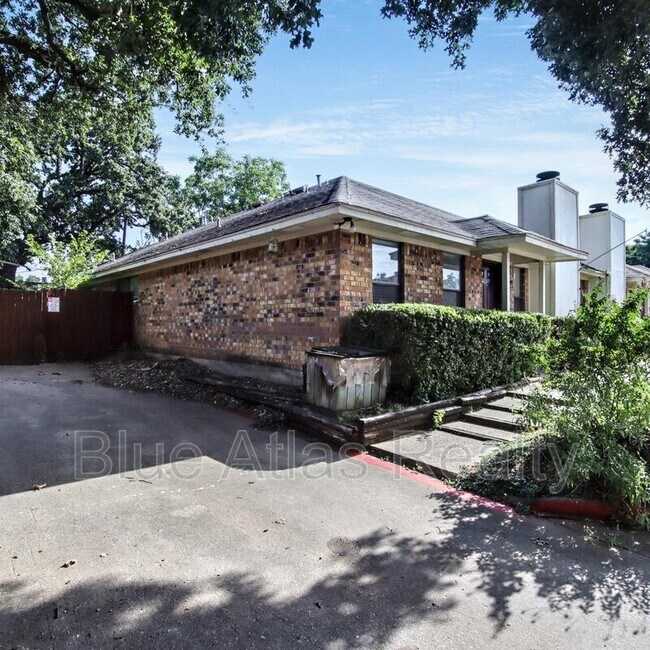 Building Photo - 916 Hilltop Dr